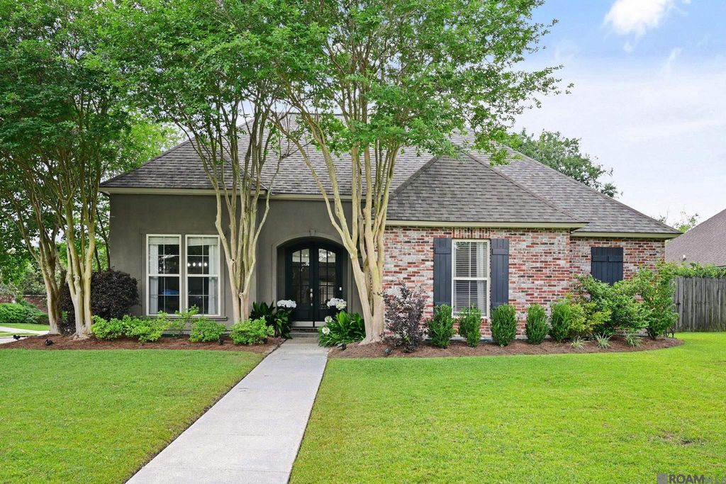 2244 Springlake Dr, Baton Rouge, LA 70810