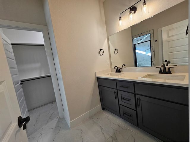 7207 SW Walnut Grove Avenue, Bentonville, AR 72713