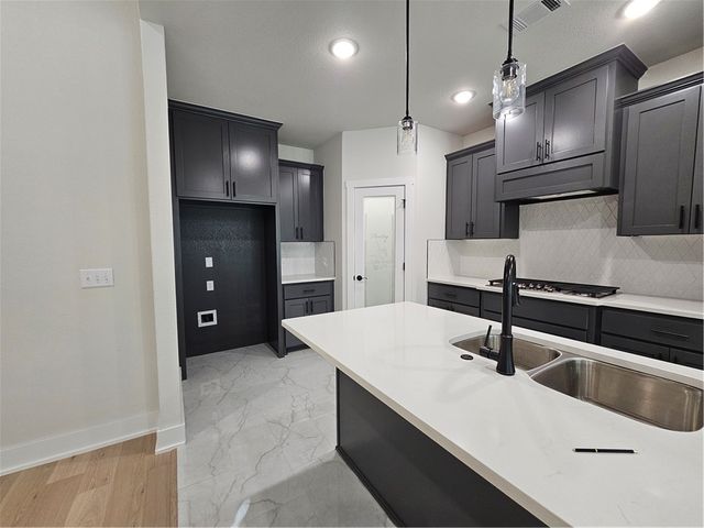 7207 SW Walnut Grove Avenue, Bentonville, AR 72713
