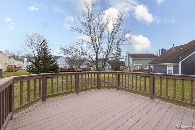30850 Collingdale Drive, Novi, MI 48377