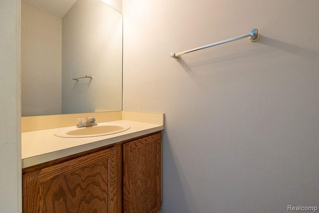 30850 Collingdale Drive, Novi, MI 48377