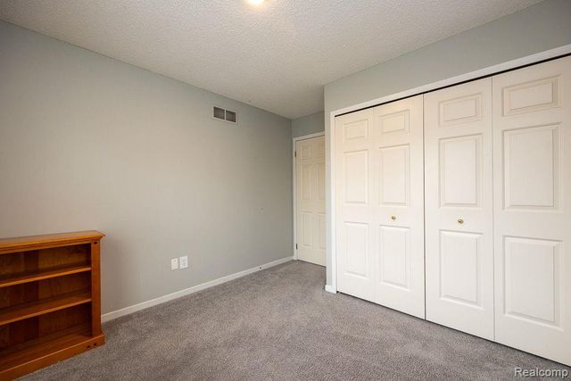 30850 Collingdale Drive, Novi, MI 48377