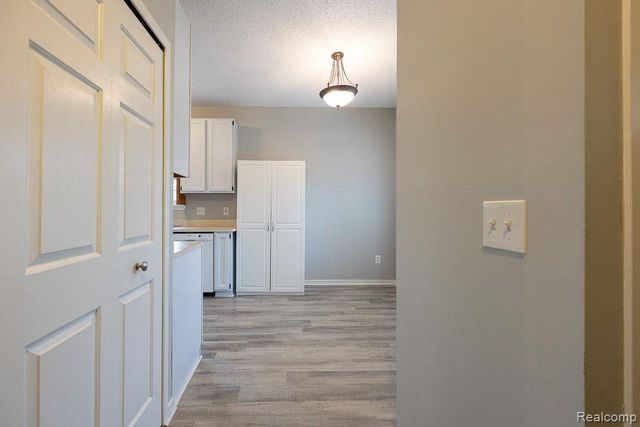 30850 Collingdale Drive, Novi, MI 48377
