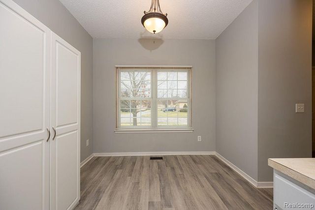 30850 Collingdale Drive, Novi, MI 48377