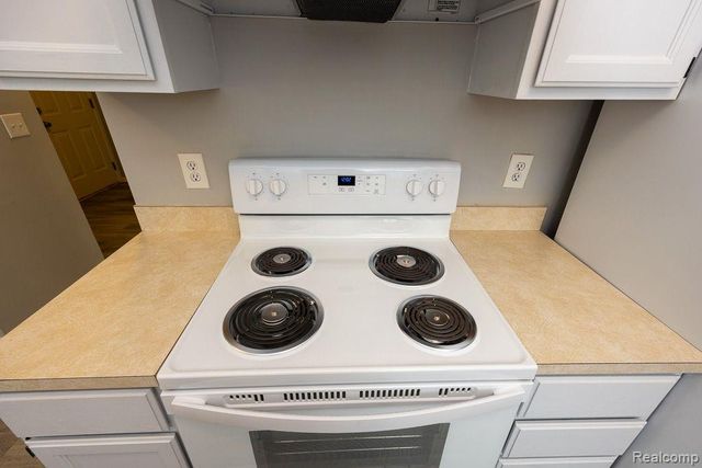 30850 Collingdale Drive, Novi, MI 48377