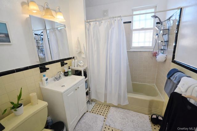 35-03 24th Avenue, Astoria, NY 11103