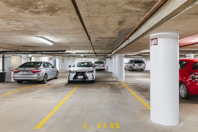 173 Oak St 103, Newton, MA 02464