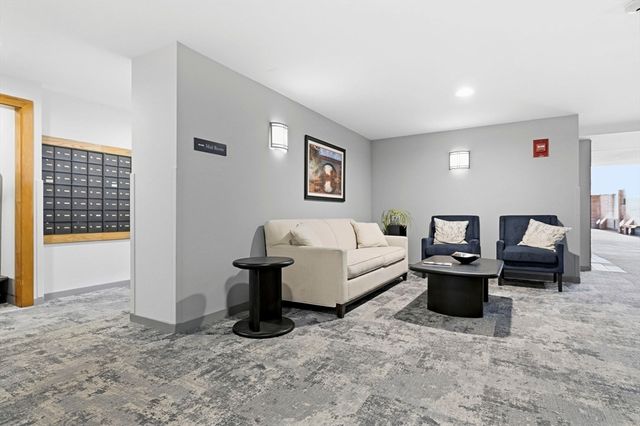 173 Oak St 103, Newton, MA 02464