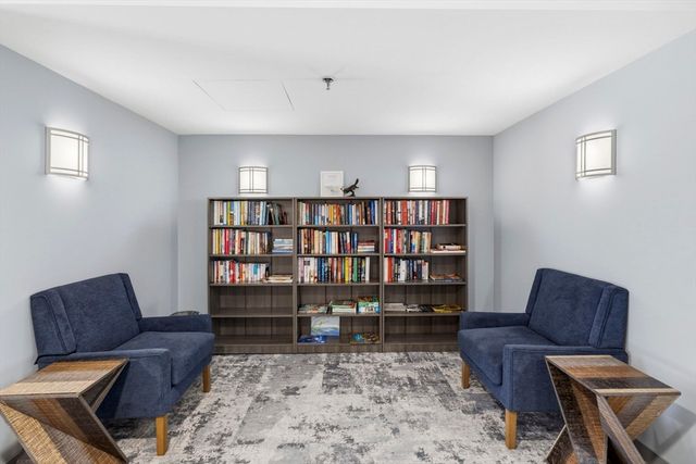 173 Oak St 103, Newton, MA 02464