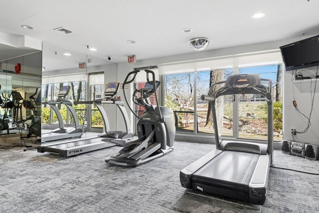 173 Oak St 103, Newton, MA 02464