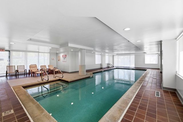 173 Oak St 103, Newton, MA 02464