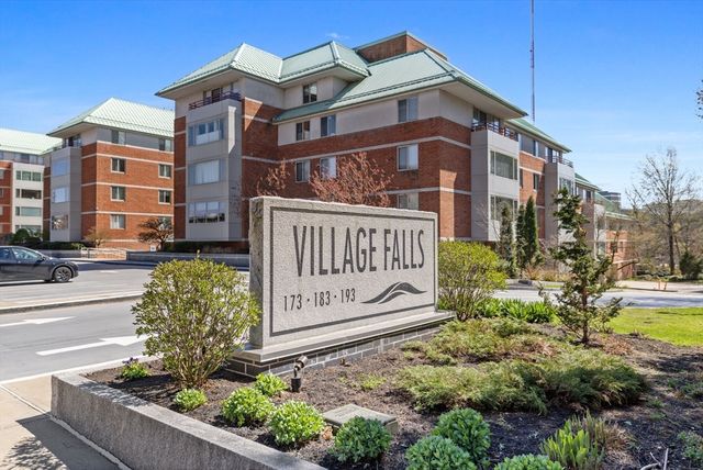 173 Oak St 103, Newton, MA 02464