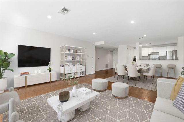 173 Oak St 103, Newton, MA 02464