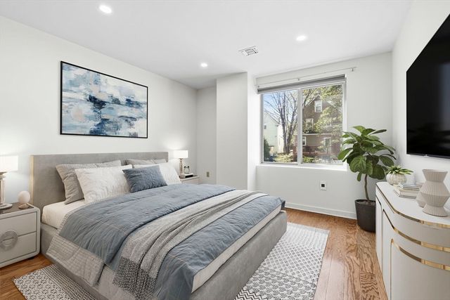 173 Oak St 103, Newton, MA 02464