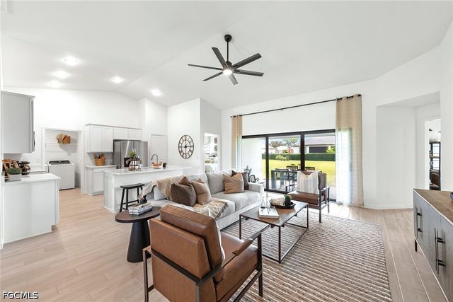 313 NE 13th TER, Cape Coral, FL 33909