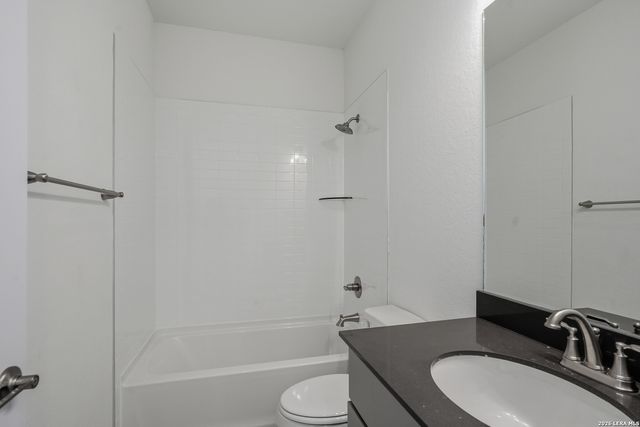 8910 Arroyo Grove, San Antonio, TX 78263