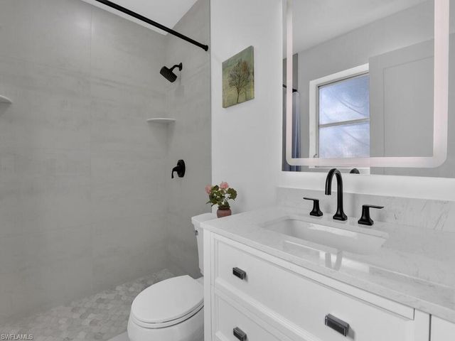 4941 Aztec CIR, Naples, FL 34112