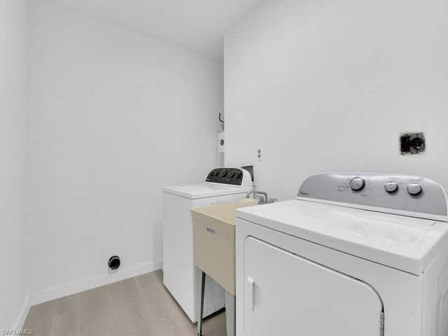 4941 Aztec CIR, Naples, FL 34112