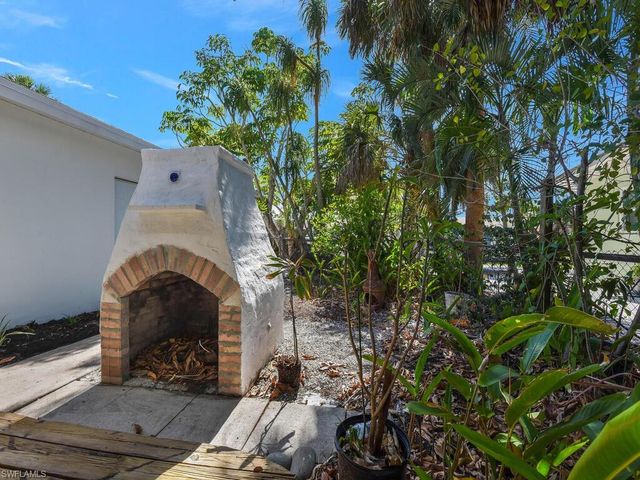 4941 Aztec CIR, Naples, FL 34112