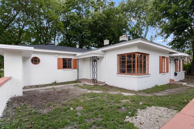 1822 E State Street, Rockford, IL 61104