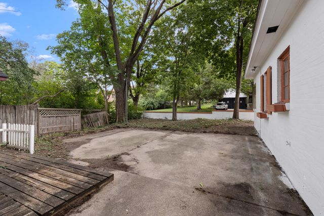 1822 E State Street, Rockford, IL 61104