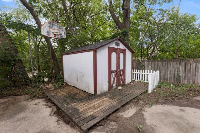 1822 E State Street, Rockford, IL 61104