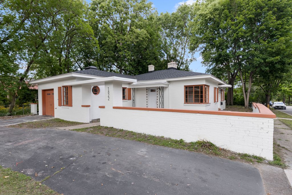 1822 E State Street, Rockford, IL 61104