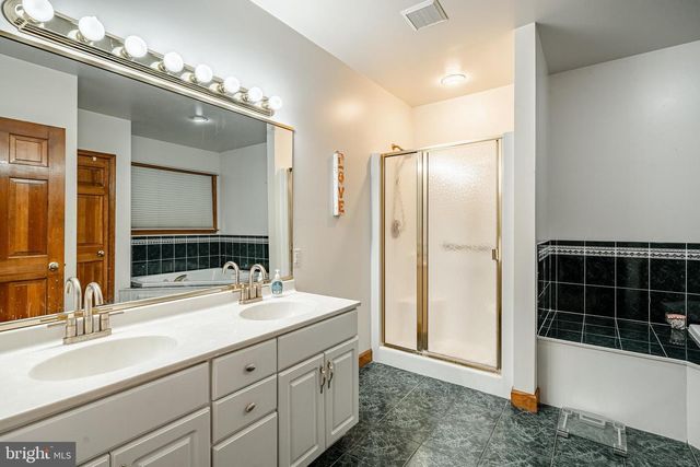 11 MULLIGAN DR, Reading, PA 19606