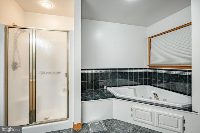 11 MULLIGAN DR, Reading, PA 19606