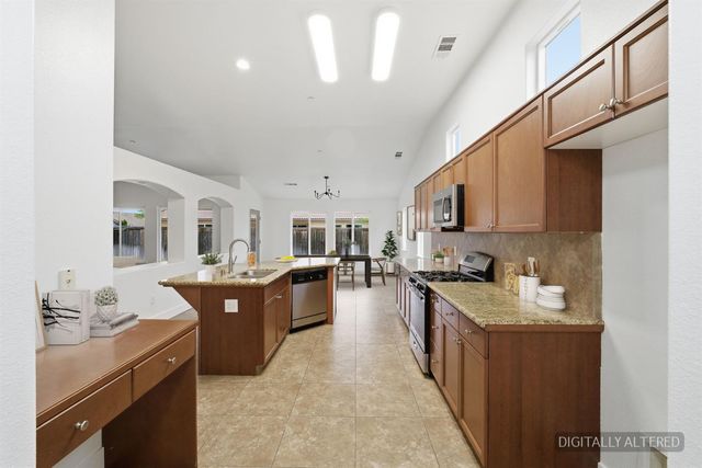 3579 Marina Drive, Madera, CA 93637