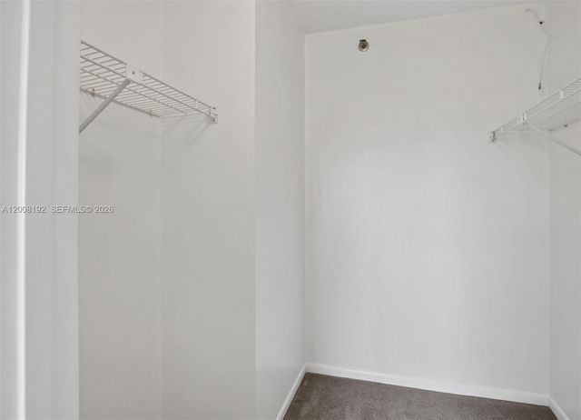 3300 W Rolling Hills Cir 606, Davie, FL 33328