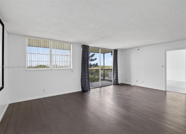 3300 W Rolling Hills Cir 606, Davie, FL 33328