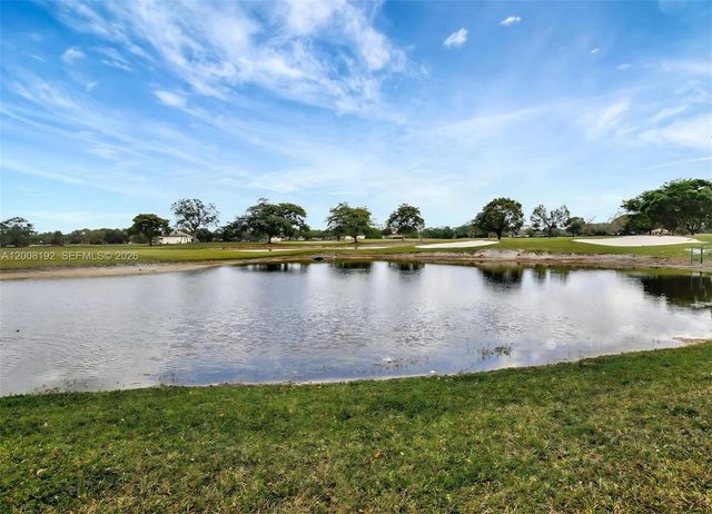 3300 W Rolling Hills Cir 606, Davie, FL 33328