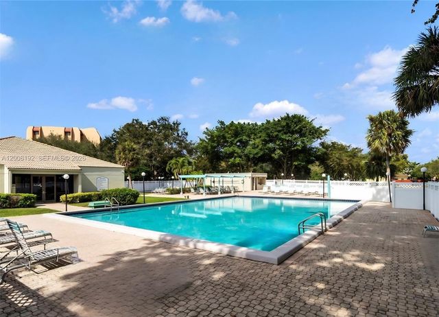 3300 W Rolling Hills Cir 606, Davie, FL 33328