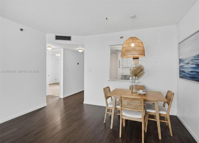 3300 W Rolling Hills Cir 606, Davie, FL 33328