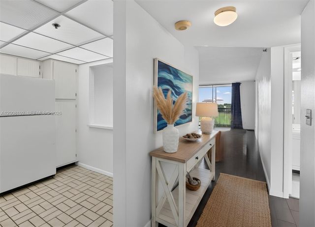 3300 W Rolling Hills Cir 606, Davie, FL 33328