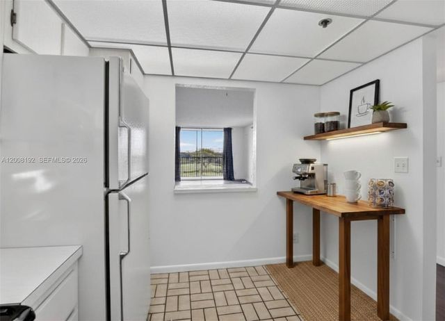 3300 W Rolling Hills Cir 606, Davie, FL 33328