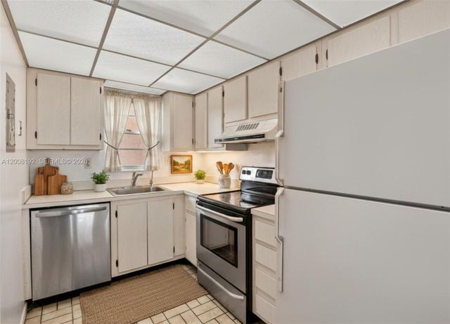 3300 W Rolling Hills Cir 606, Davie, FL 33328