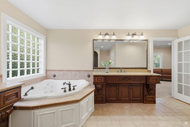 3703 Peachtree Circle, Manhattan, KS 66503