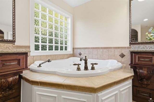 3703 Peachtree Circle, Manhattan, KS 66503