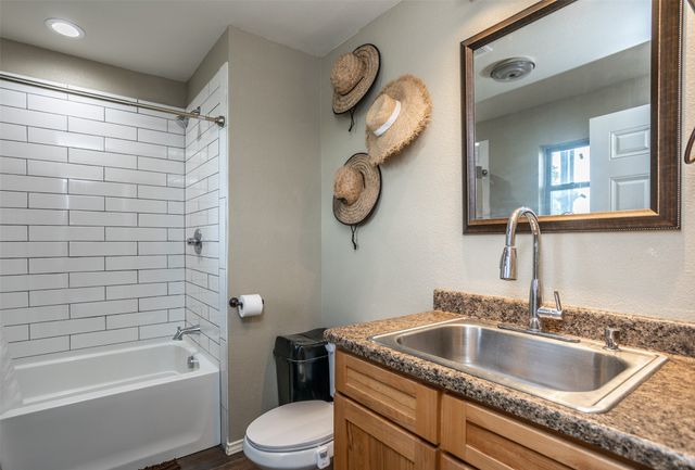 78 Park Lane, Gainesville, TX 76240