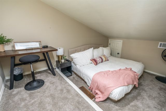 78 Park Lane, Gainesville, TX 76240