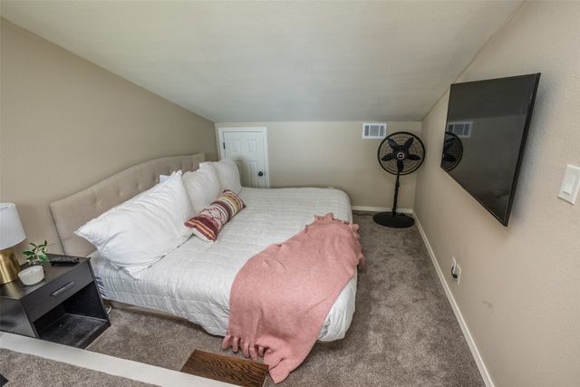 78 Park Lane, Gainesville, TX 76240