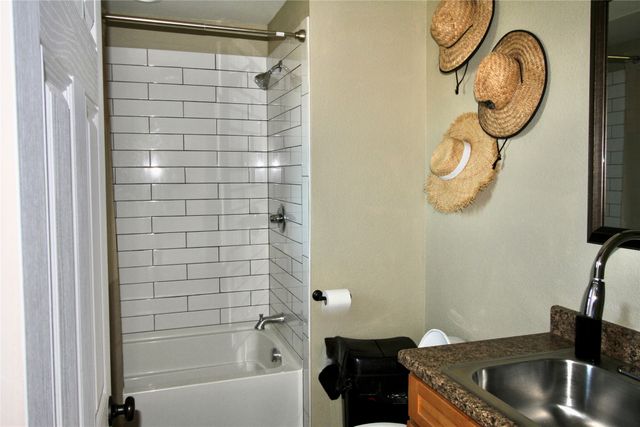 78 Park Lane, Gainesville, TX 76240