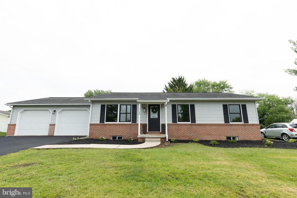 724 WARM SPRING ROAD, Chambersburg, PA 17202