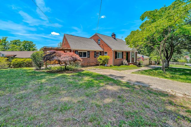 2225 Yellow Mountain RD SE, Roanoke, VA 24014