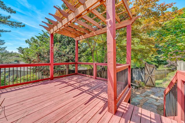 2225 Yellow Mountain RD SE, Roanoke, VA 24014