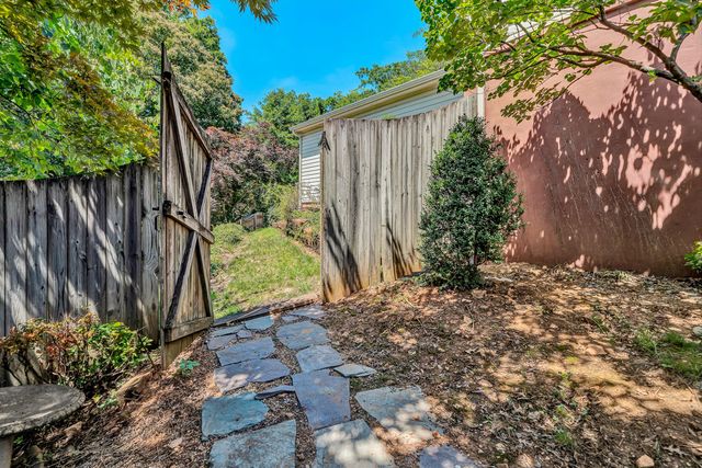 2225 Yellow Mountain RD SE, Roanoke, VA 24014