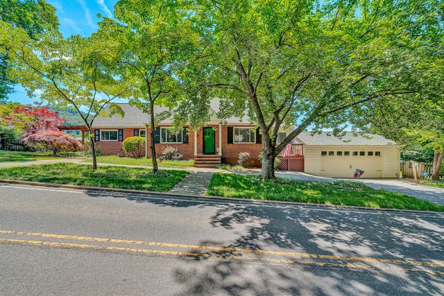 2225 Yellow Mountain RD SE, Roanoke, VA 24014
