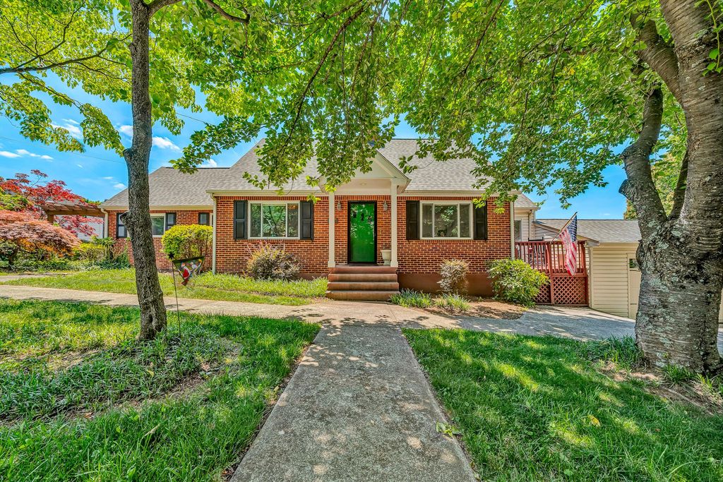 2225 Yellow Mountain RD SE, Roanoke, VA 24014